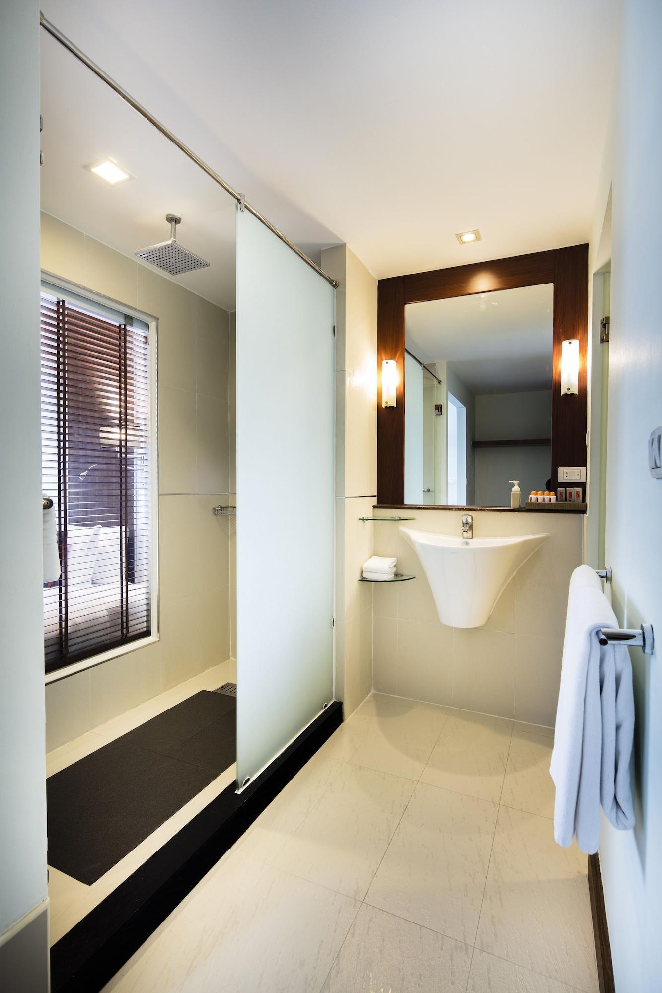 โรงแรมโซโล สุขุมวิท 2 โรงแรม 4*